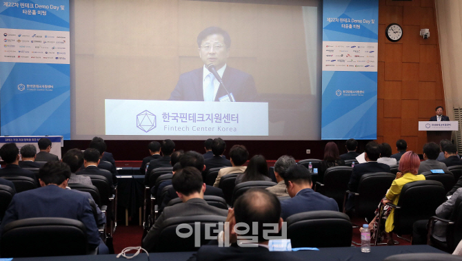 [포토]축사하는 송준상 금융위원회 상임위원