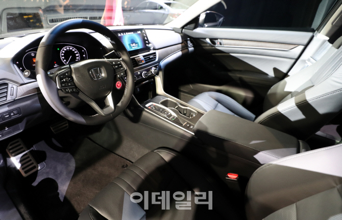 [포토]혼다 '10세대 어코드' 실내 모습