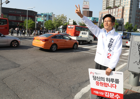 김문수 "지방선거보다 북핵폐기 중요..북미회담 잘 되길"