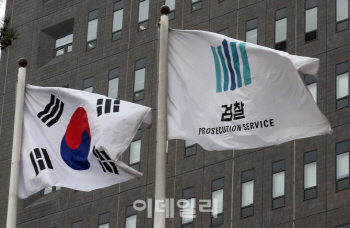 본인명의 '회사 상표권'으로 수십억 챙긴 본죽·원할머니보쌈 대표 기소