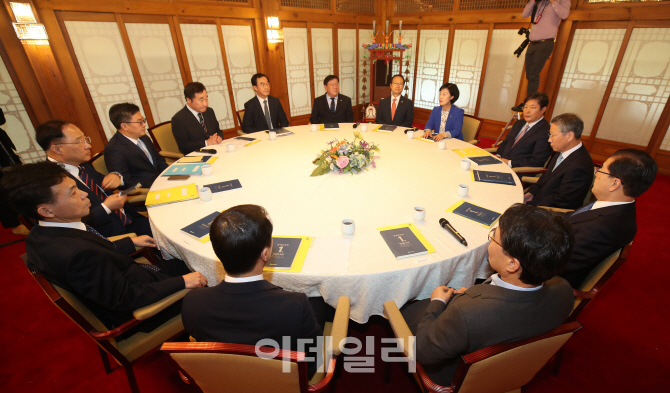 [포토]발언하는 추미애 더불어민주당 대표