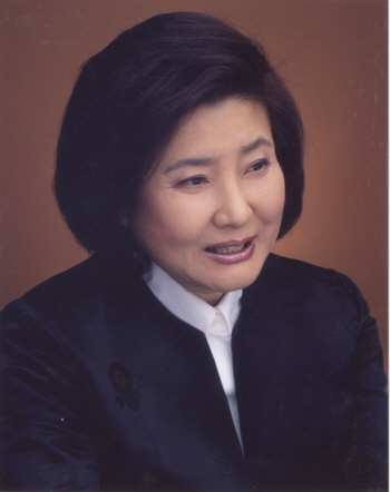 한복으로 파리 사로잡았던 이영희 디자이너 별세
