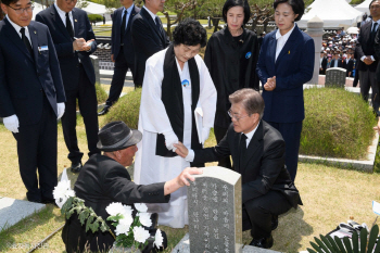 文대통령, 5.18 성폭행에 국방부·여가부·인권위 공동조사 지시