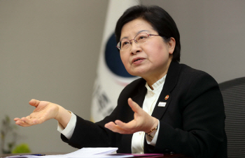 정현백 장관 “디지털성범죄 근절, 최소 6개 법률 제·개정돼야”