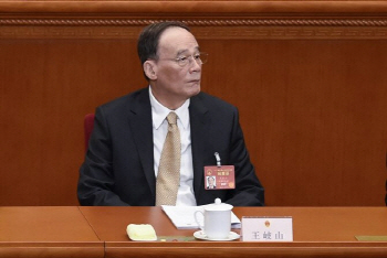 외교무대 등판하는 中 왕치산…"러시아를 아군으로"