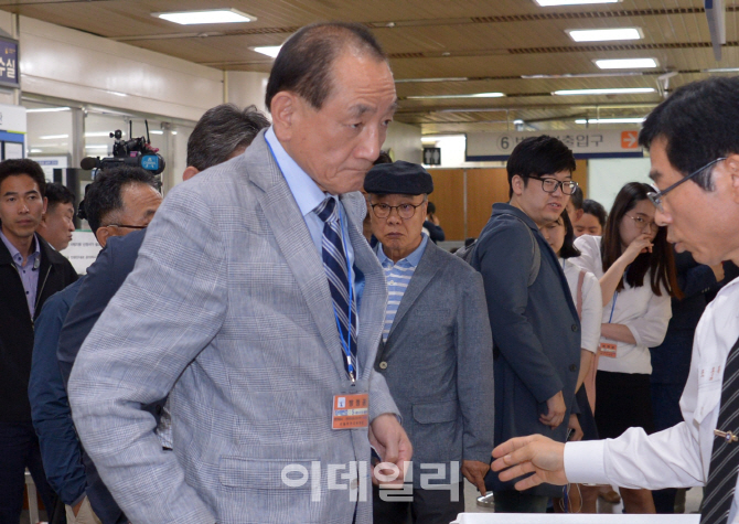 [포토]MB 첫 재판, '방청객으로 온 김효재 전 정무수석'