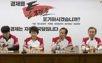 지방선거는 `뒷전`…제 밥그릇 챙기는 정치인들
