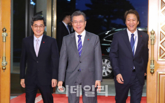 국가경쟁력 2단계 상승..정부 효율성은 9년 만에 최저