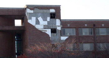 학교 내진보강 10년 앞당긴다…재난문자 못받는 2G폰 무상교체