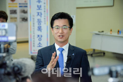 민주당 "한국당 홈피는 허위사실로 가득…금도 넘어서"