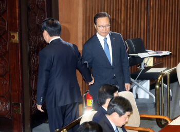 與 "권성동 체포동의안 오늘 처리" vs 한국당 "적절치 않다"