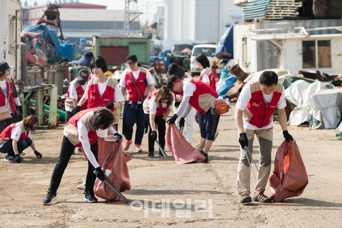 [포토]롯데월드 아쿠아리움, 해경과 연안정화활동