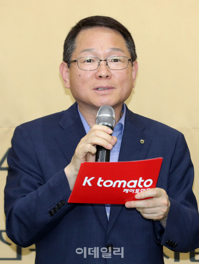 [포토]인사말하는 김원석 농협 경제지주 대표