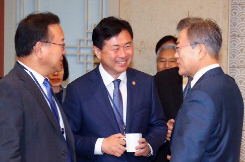 김영춘 "국민참여형 항만재개발 추진"..인천으로 확산