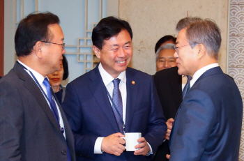 김영춘 "국민참여형 항만재개발 추진"..인천으로 확산