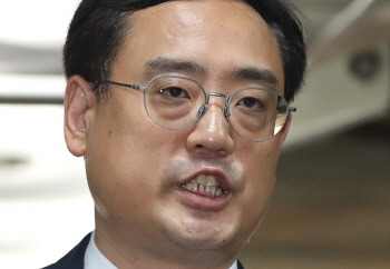 '崔 태블릿PC 조작 주장' 변희재 구속…法 "피해자 위해 가능성"(상보)