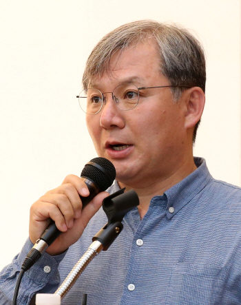 김정은에 싱가포르 모델 권한 왕후닝