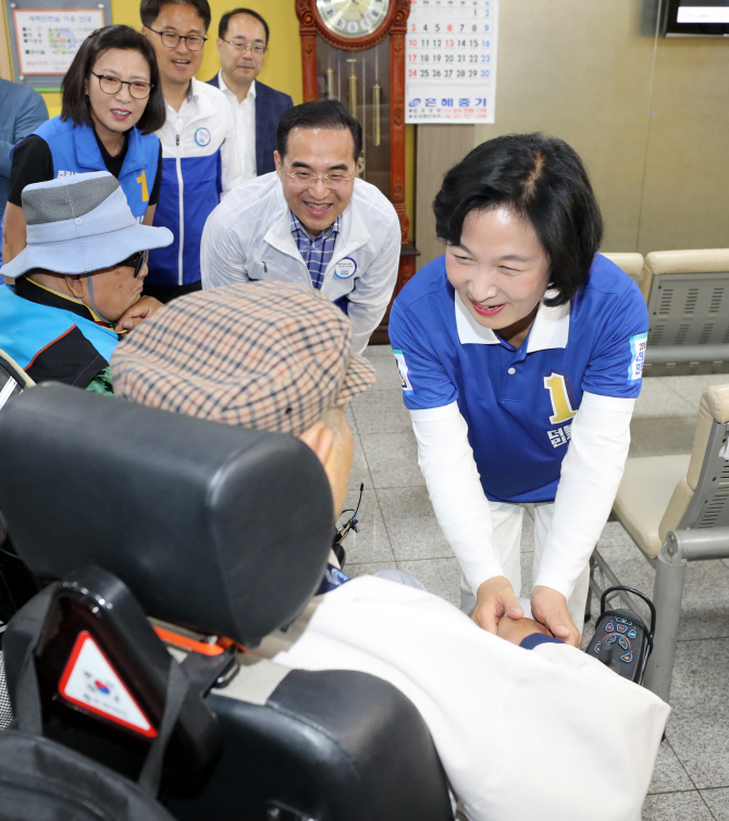 추미애 "효도정당 되겠다"…노년층 표심 공략