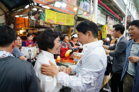  원희룡 “제주시오일장, 세계적 문화관광 명소로”