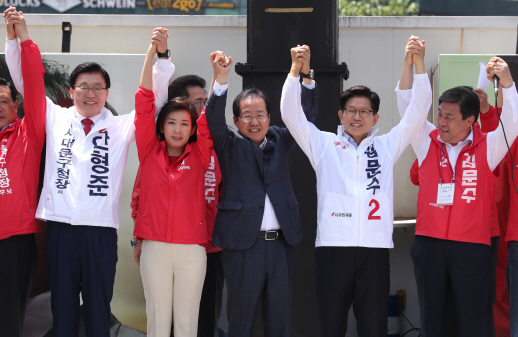 김문수 "세월호 유가족 일부 정치세력화..농성 주도한다"