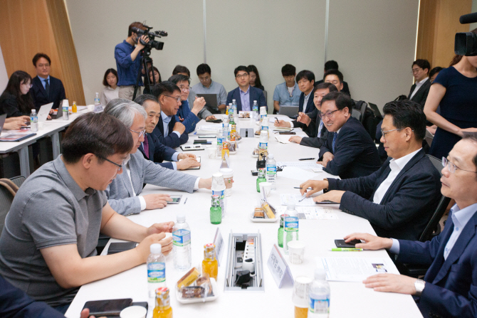 "AI는 과기정통부, 로봇은 산업부 담당..부처간 칸막이 여전"