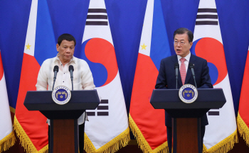 文대통령 “필리핀 ‘인프라 확충’ 협력 기대”…두테르테 “열대과일, 시장개방 희망”