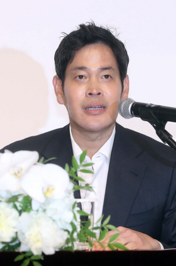 정용진 부회장, "3년 간 9조 투자해 3만명 이상 고용"