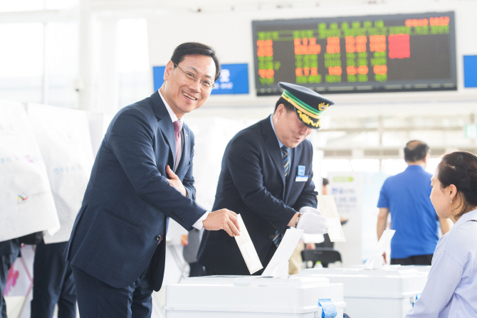 “서울역·용산역에서 사전투표하고 떠나세요"