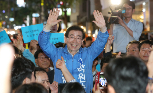 선관위 "박원순, 자동차세 단순 실수"..이의제기 공고문 부착