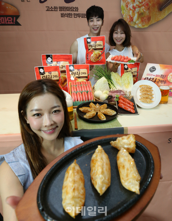 [포토]'올반 명란군만두' 맛보세요!
