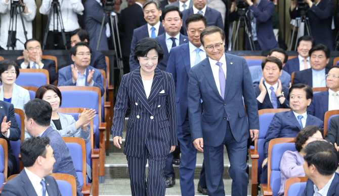 '선거 압승' 정부여당, 독선 경계..협치 통해 민생풀어야