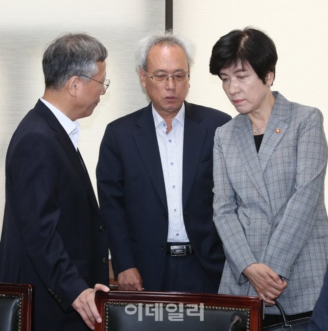 [포토]'고용 쇼크' 머리 맞댄 김영주-문성현-반장식