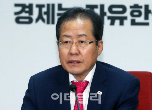 보수텃밭 뺏긴 충청권 한국당 의원들 '사면초가'