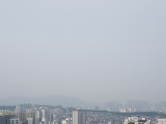 전국 구름 많은 날씨…흐리고 초여름 더위