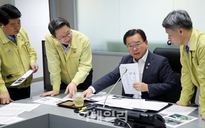 [포토] 군산 노래주점 화재사고 대책회의
