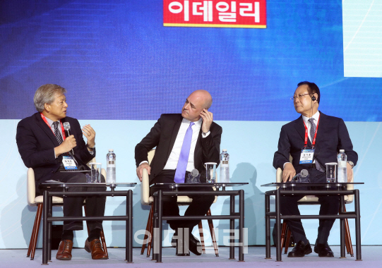 [ESF2018]디지털 경제전환...재취업 구조·탄탄한 제조업 뿌리 전제돼야