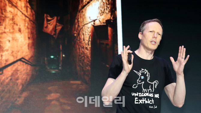 [ESF2018]짐 매켈비 스퀘어 창업자 "조회수와 수익의 불일치…언론 질 떨어트렸다"