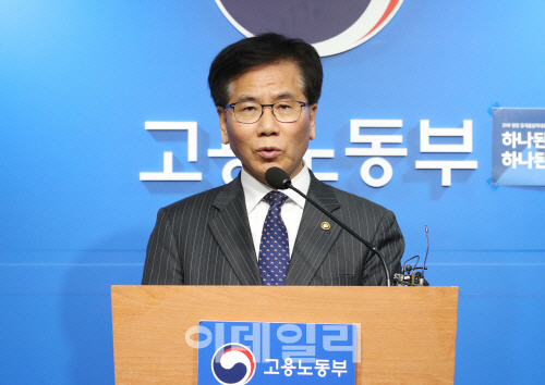 이성기 고용 차관 “산재사망자 절반줄이기 실현 불가능”