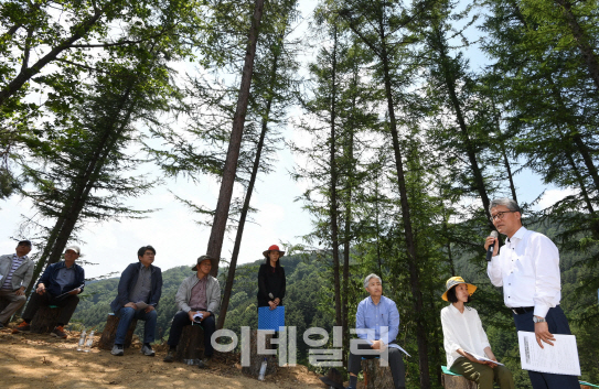 [포토]김재현 산림청장, 강원서 산림자원 활용 확대 방안 논의