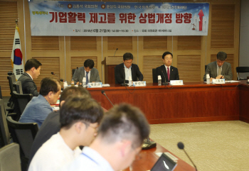“상법 개정안, 경영권 공격만큼 방어 장치 마련해야”
