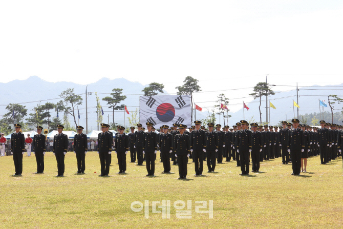 [포토]학사장교 및 단기간부사관 통합 임관식