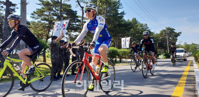 육군 부사관들, 6.25맞아 자전거로 625km 달리며 기부