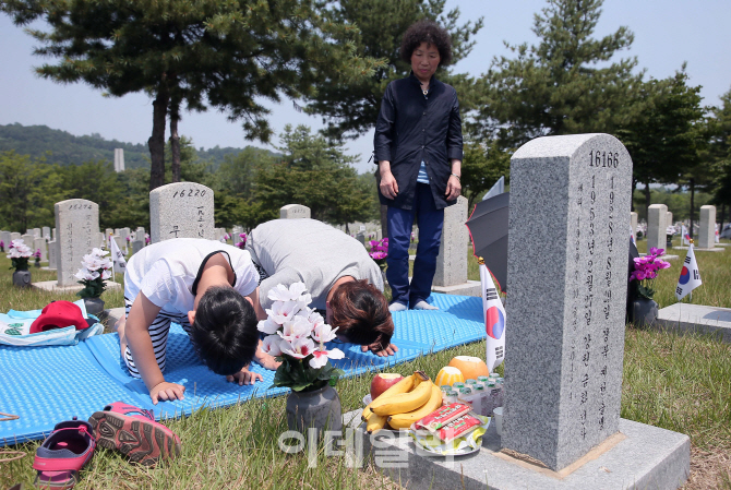 [포토]'증조할아버지 절 받으세요'