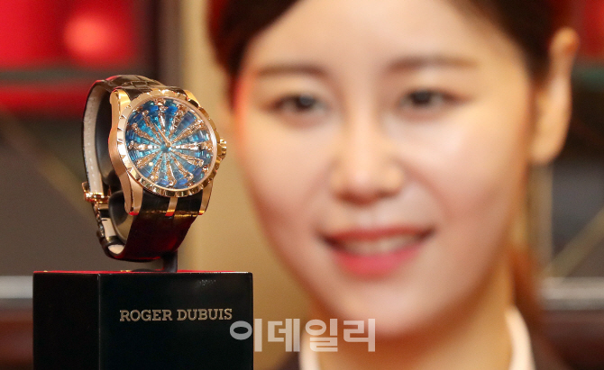 [포토]로저드뷔 '엑스칼리버 원탁의 기사Ⅲ 에디션', 45MM 속 전설의 부활