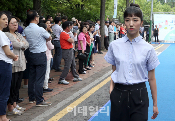 [포토]무더운 여름, '시원하게 입으세요'