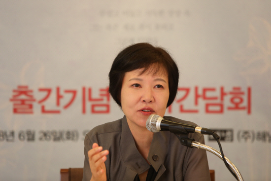 김별아 작가 "역사 속 사건 추리…새롭고 즐거워"