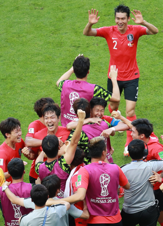 韓 축구 국가대표 유종의 미…편의점·홈쇼핑도 '방긋'