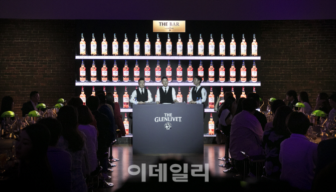 [포토]더 글렌리벳, 신동엽과 함께하는 '2018 더 바 바이 더 글렌리벳 in 부산'