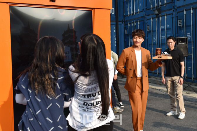 [포토]타이완관광청 홍보대사 여진구, ‘도어 투 타이완’ 캠페인 행사에 깜짝 등장