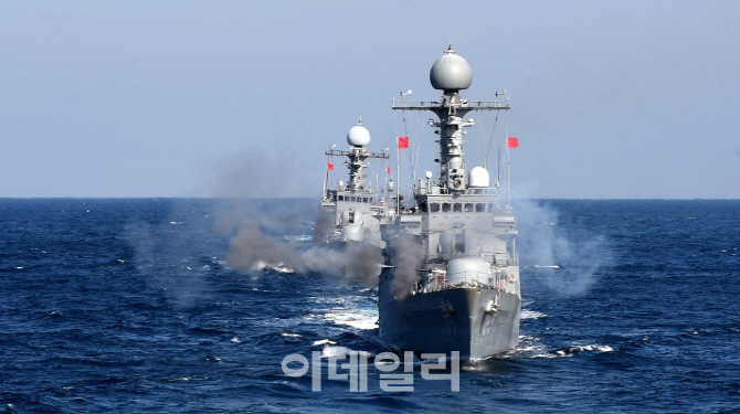 해군 제독, 부하 여군 성폭행 시도…보직해임·긴급 체포
